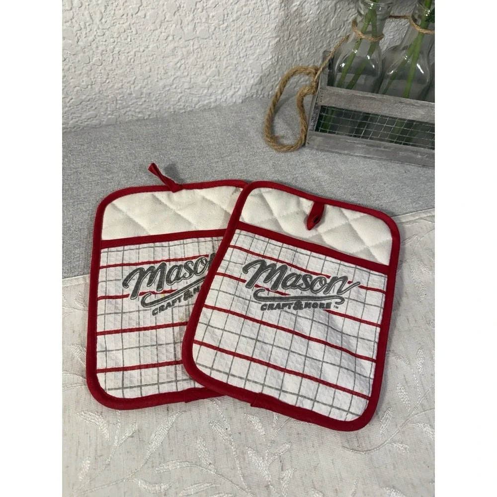 Mason Craft&More Red White Grid Quilted Kitchen Potholders Set of 2 Retro Style